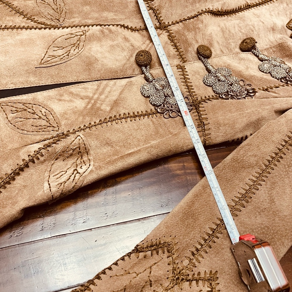 Women's Beige Suede Leather Jacket with Embroidered Detailing - Picture 9 of 15